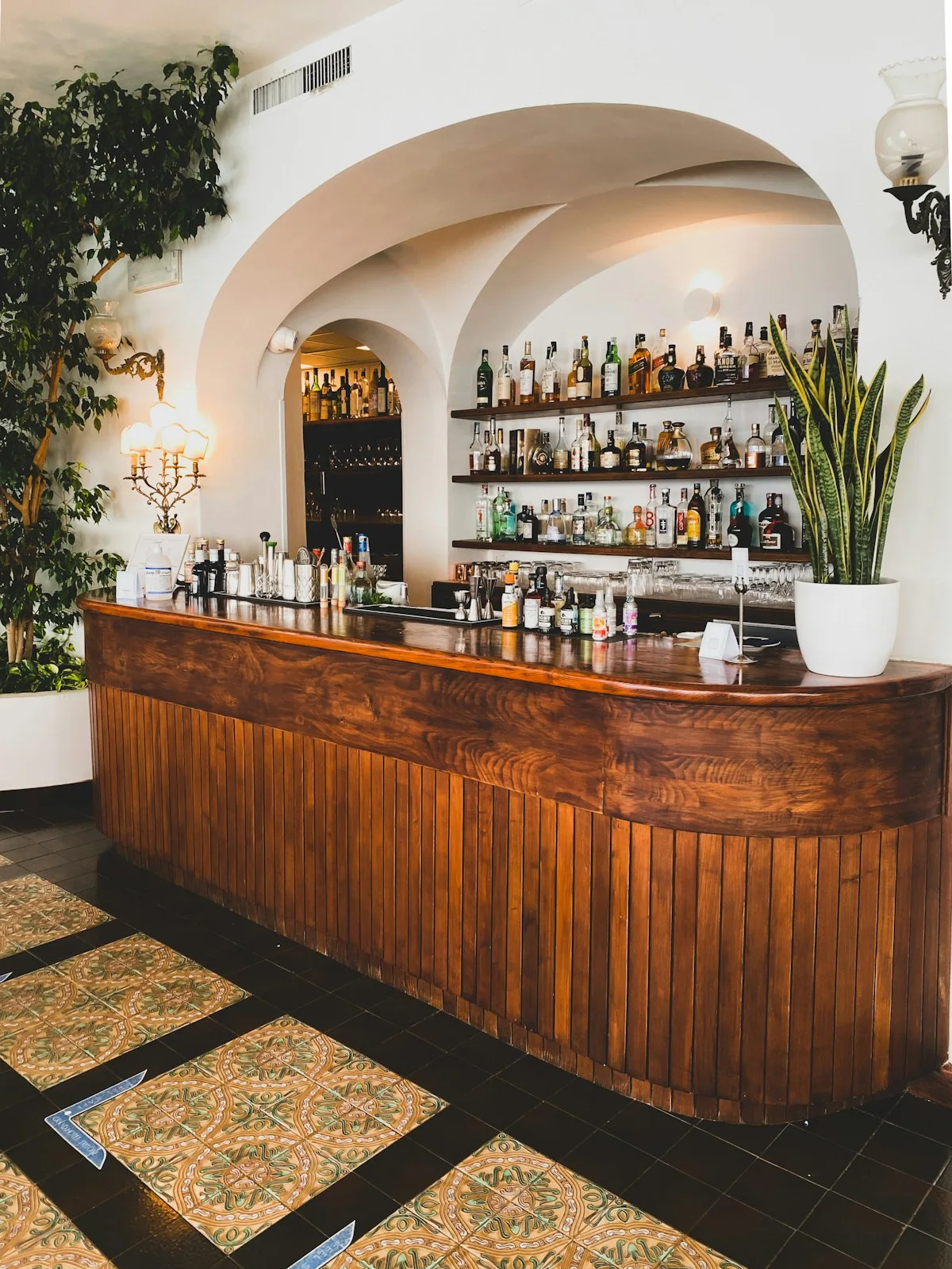 Balcão de bar de madeira